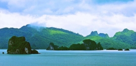 Bai Tu Long Bay