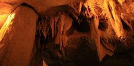 Me Cung Cave